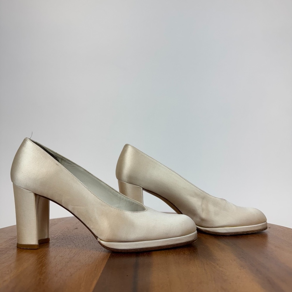 Womens Stuart Weitzman Vintage Ivory Satin Wedding Pumps Heels Size 5 B GUC